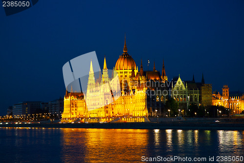 Image of Hungarian Parliament building in Budapest