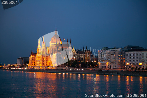 Image of Hungarian Parliament building in Budapest