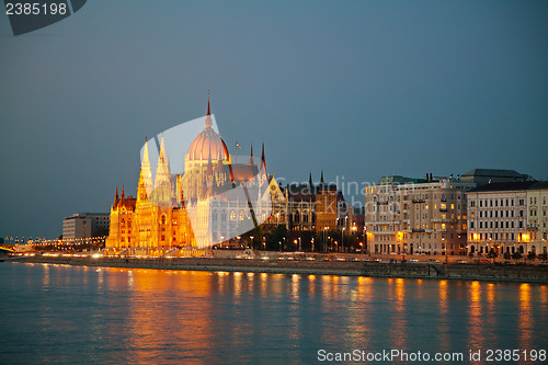 Image of Hungarian Parliament building in Budapest