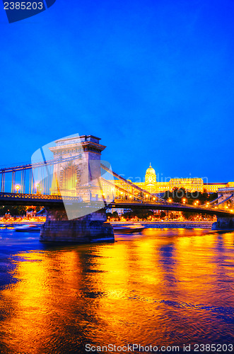 Image of Szechenyi chain bridge in Budapest, Hungary