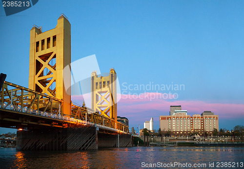 Image of Golden Gates drawbridge in Sacramento