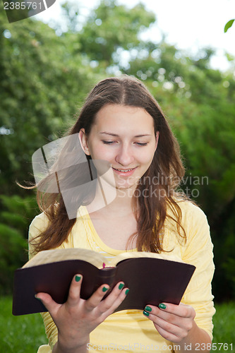 Image of Teen girl reading book