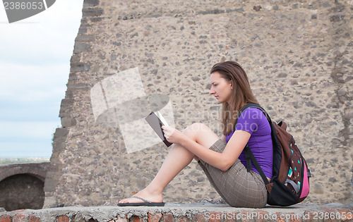 Image of Teen girl reading the Bible