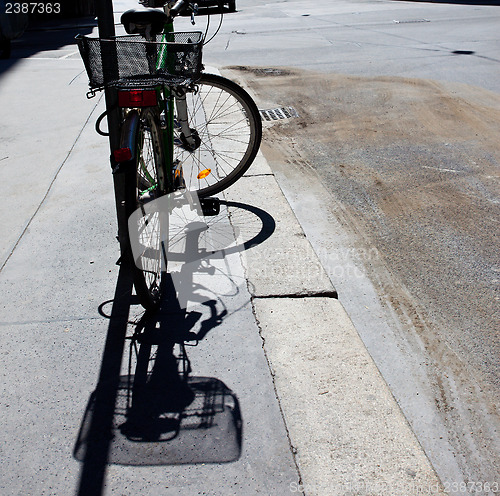 Image of bike and its shadow