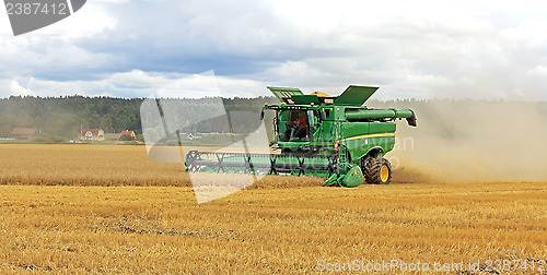 Image of John Deere s670i Combine Harvesting