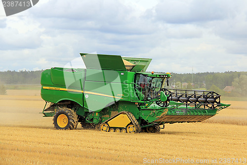 Image of John Deere S670i Combine Harvester 