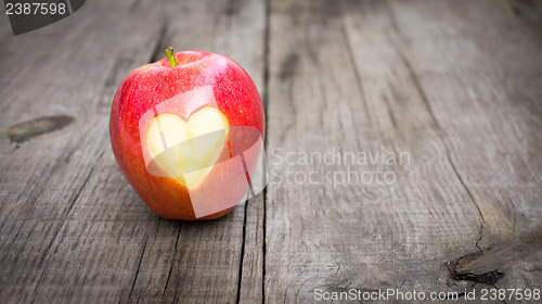 Image of Apple with engraved heart