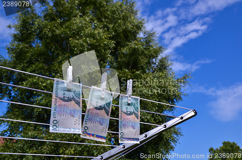 Image of Drying bank notes