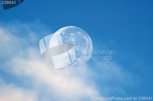 Image of full moon in daylight