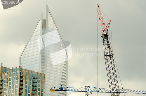 Image of construction in a big city