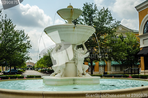 Image of three lions fountain