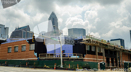 Image of construction in a big city