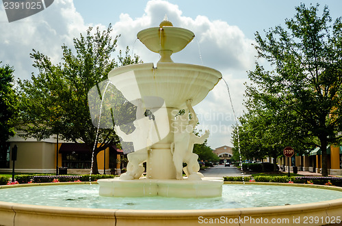 Image of three lions fountain