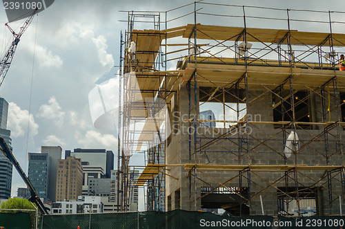 Image of construction in a big city