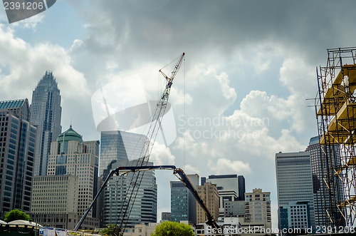 Image of construction in a big city