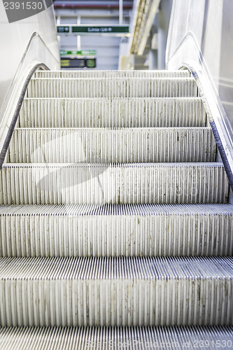 Image of escalator in a public building