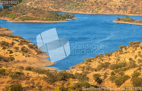 Image of Dam with central islands