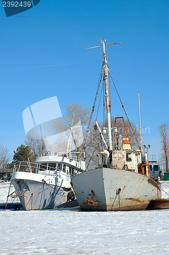 Image of Two old ship in the ice.
