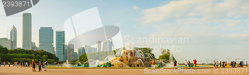 Image of Chicago downtown cityscape with Buckingham Fountain at Grant Par