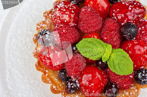 Image of Cake with fresh berries