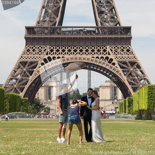 Image of PARIS - JULY 27: Newly wed couple at the Eiffel Tower on July 27