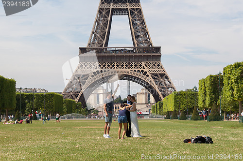 Image of PARIS - JULY 27: Newly wed couple at the Eiffel Tower on July 27