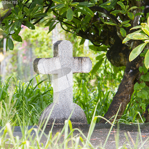 Image of Cross on tombstone