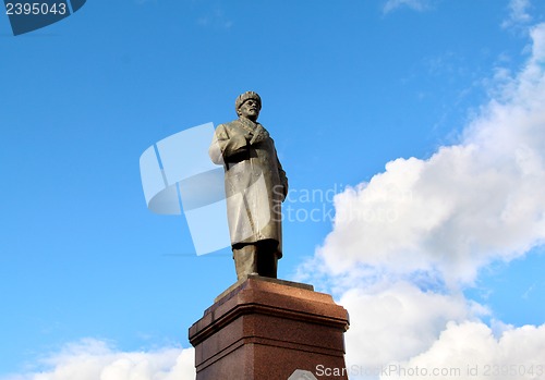Image of monument to Lenin