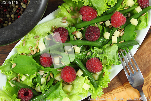 Image of Salad with beans and raspberries