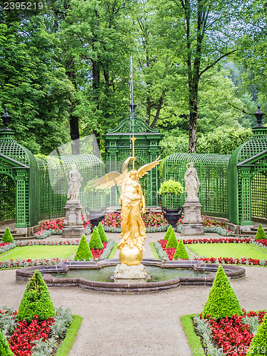 Image of fountain at castle linderhof