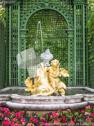 Image of fountain at castle linderhof