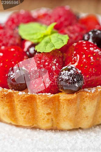 Image of Cake with fresh berries