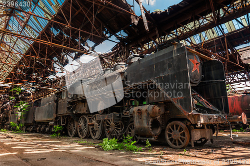 Image of Old industrial locomotive in the garage