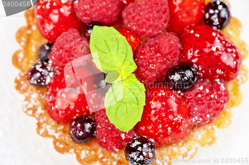 Image of Cake with fresh berries