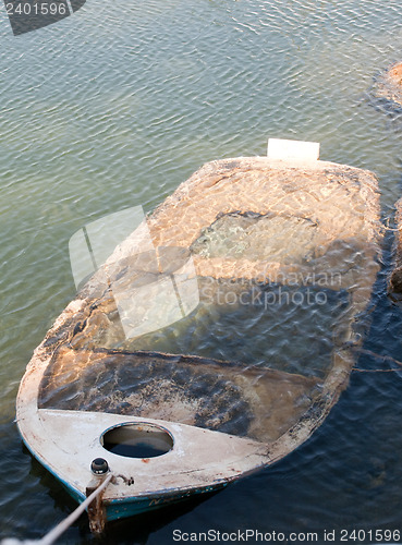 Image of sunk boat