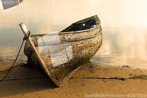 Image of Boat on the river.