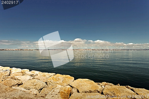 Image of landscape of the Tejo river.