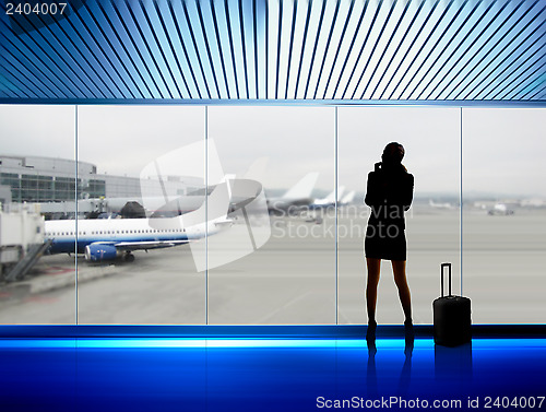 Image of businesswoman in airport