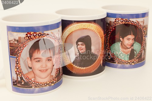 Image of - Portraits on glasses