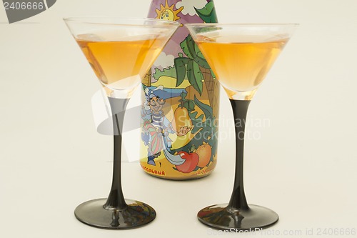Image of - Wine glasses and champagne