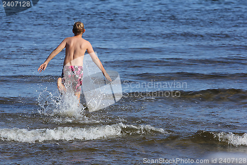 Image of Breaking the Waves