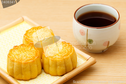 Image of Mooncake and tea