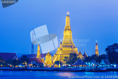 Image of Wat Arun in Bangkok at night
