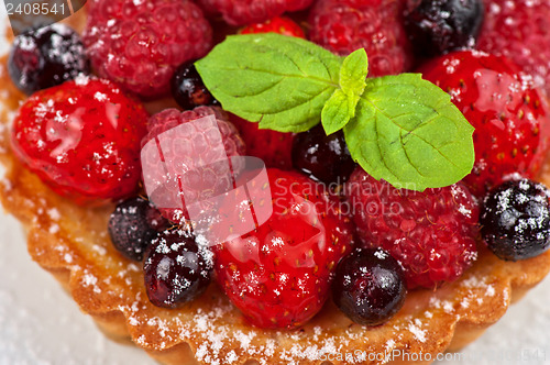 Image of Cake with fresh berries