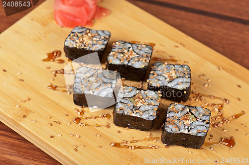 Image of sesame sushi rolls