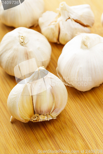 Image of Garlic on table
