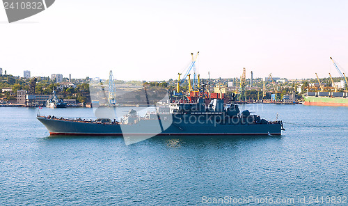 Image of Russian warship in the Bay