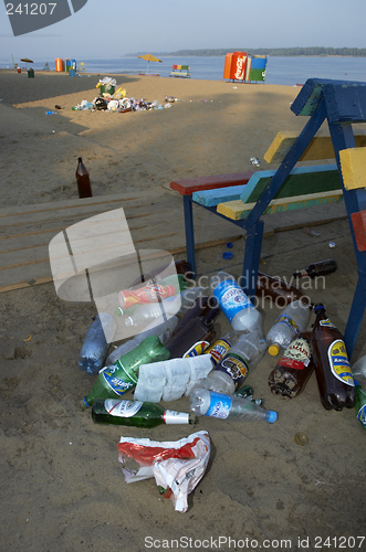 Image of garbage on the beach