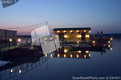 Image of yellow raft in the night