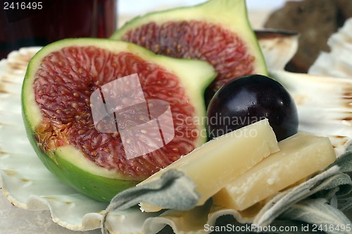 Image of Cheese and figs